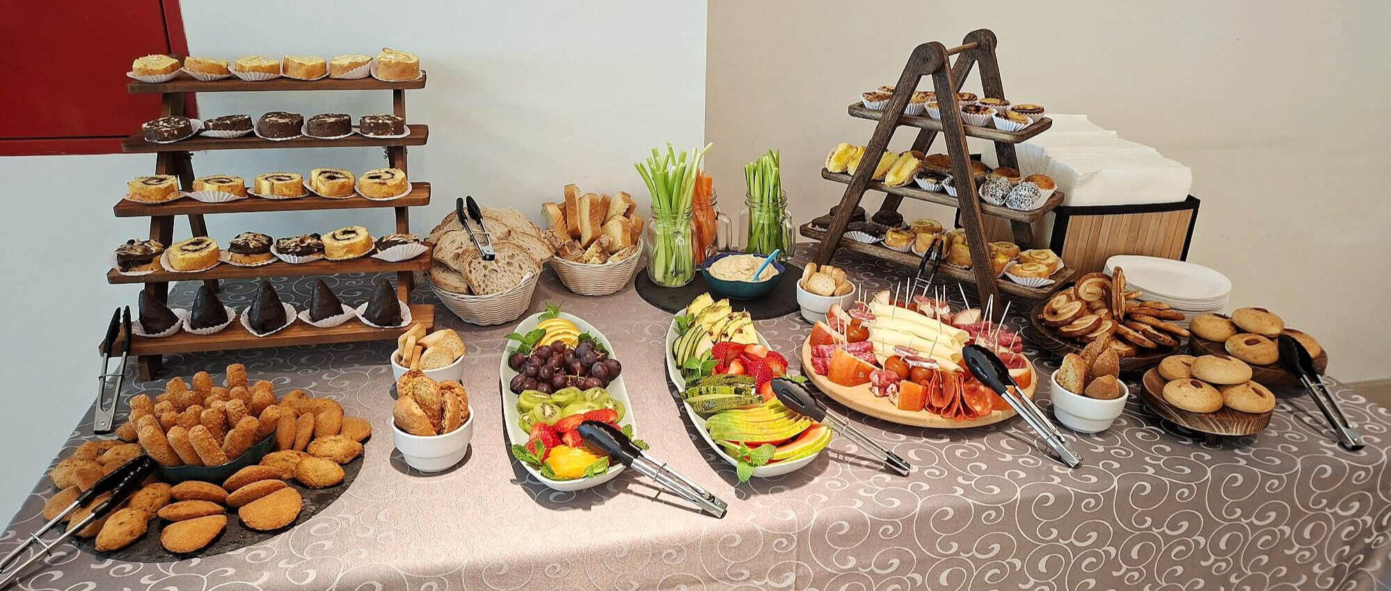 Buffet de frios em pequeno evento