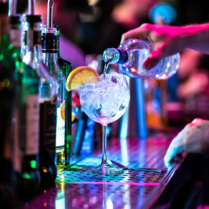 refrescante gin tónico